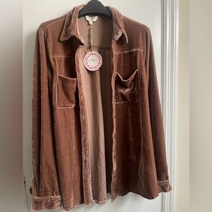 Beautiful velvet brown top..Size Large💖
